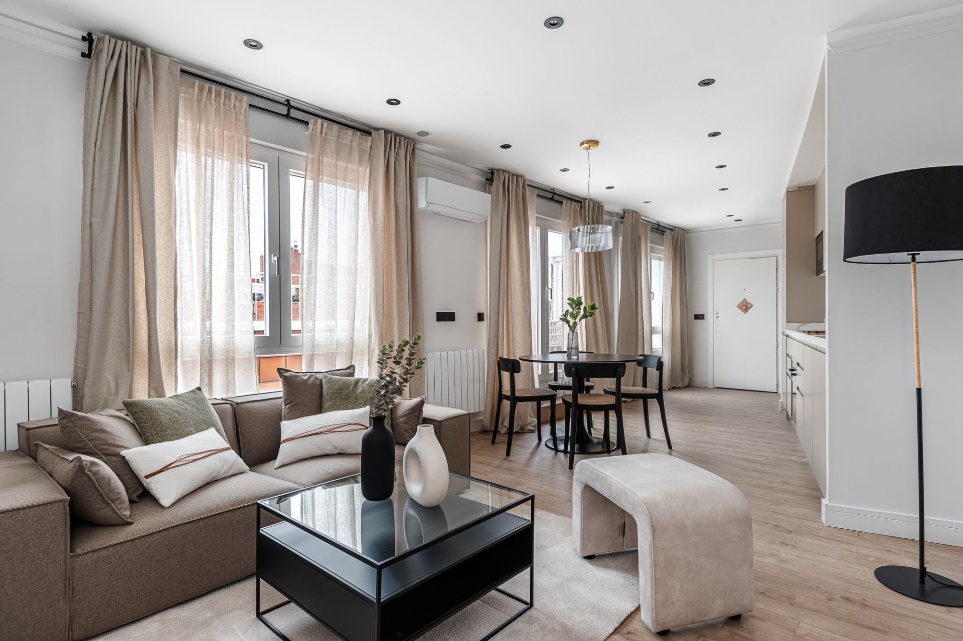 Living room of Flat for sale in  Madrid Capital
