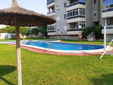 Baixos amb piscina en venda a Nueva Torrevieja - Aguas Nuevas