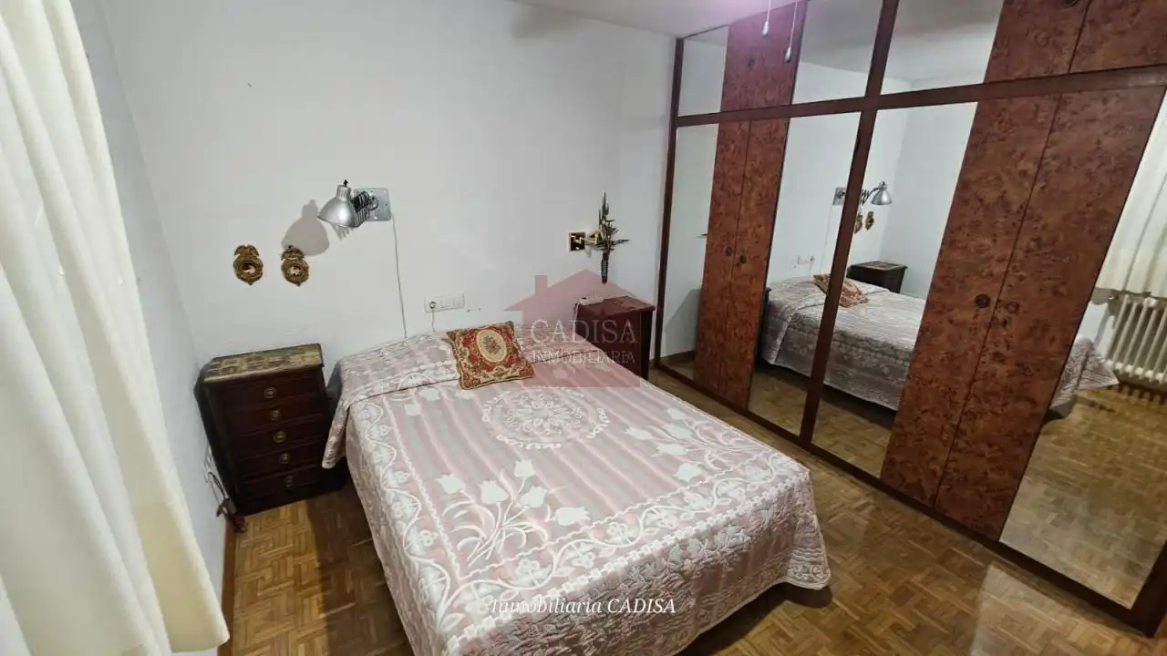 Bedroom of Flat for rent in Salamanca  with Air Conditioner, Heating and Furnished