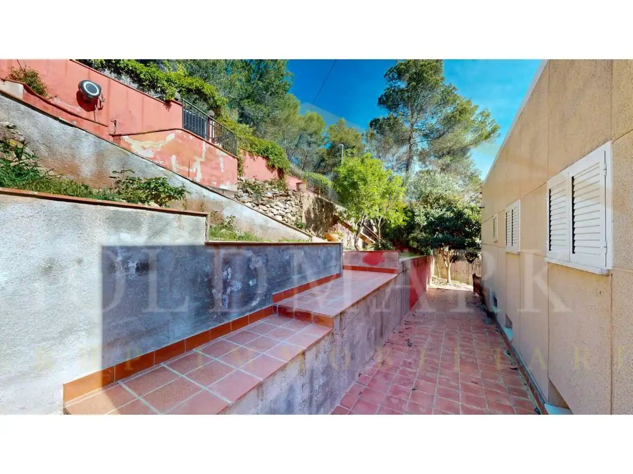 Vista exterior de Casa o xalet en venda en Corbera de Llobregat amb Aire condicionat, Calefacció i Jardí privat