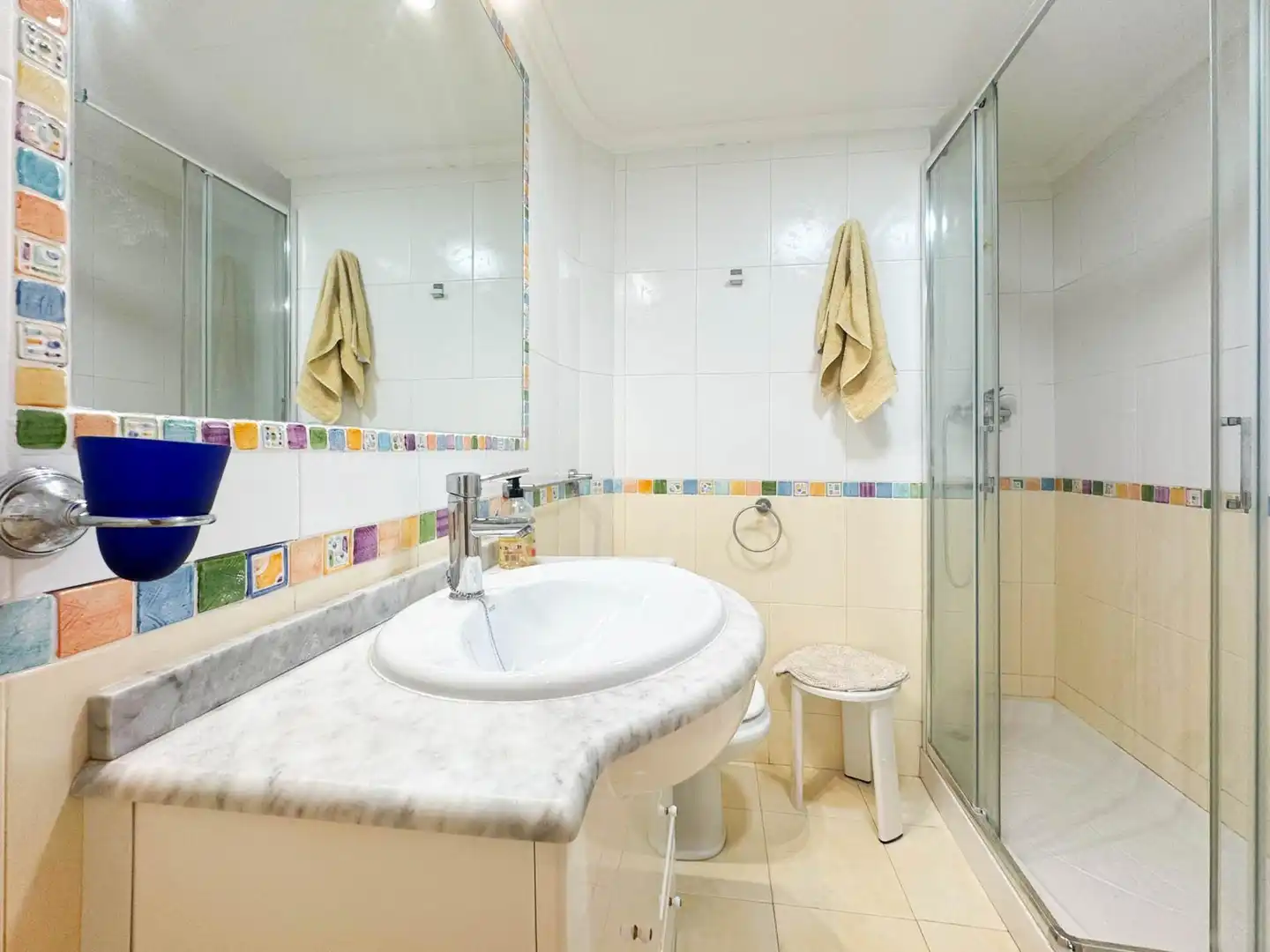 Badezimmer von Wohnung zur Miete in Elche / Elx mit Klimaanlage, Heizung und Parkett
