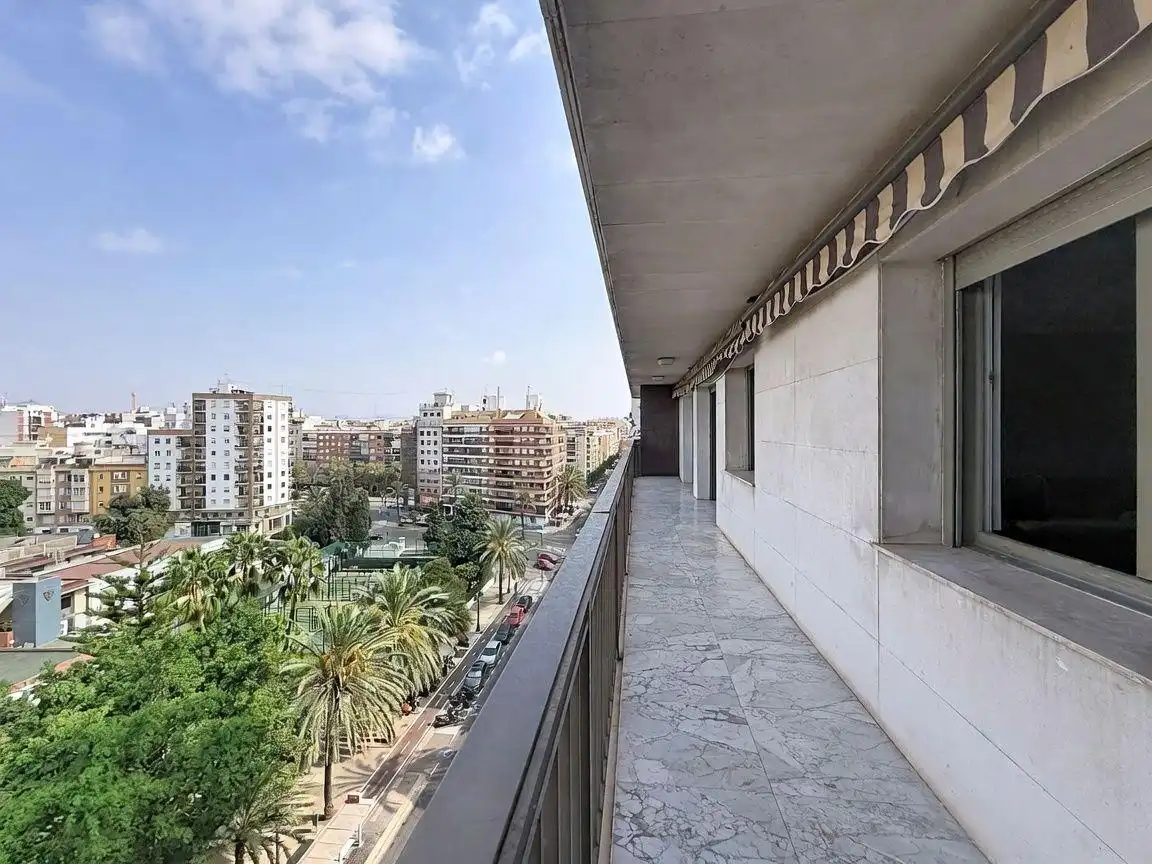 Vista exterior de Pis en venda en Valencia amb Aire condicionat, Terrassa i Balcó