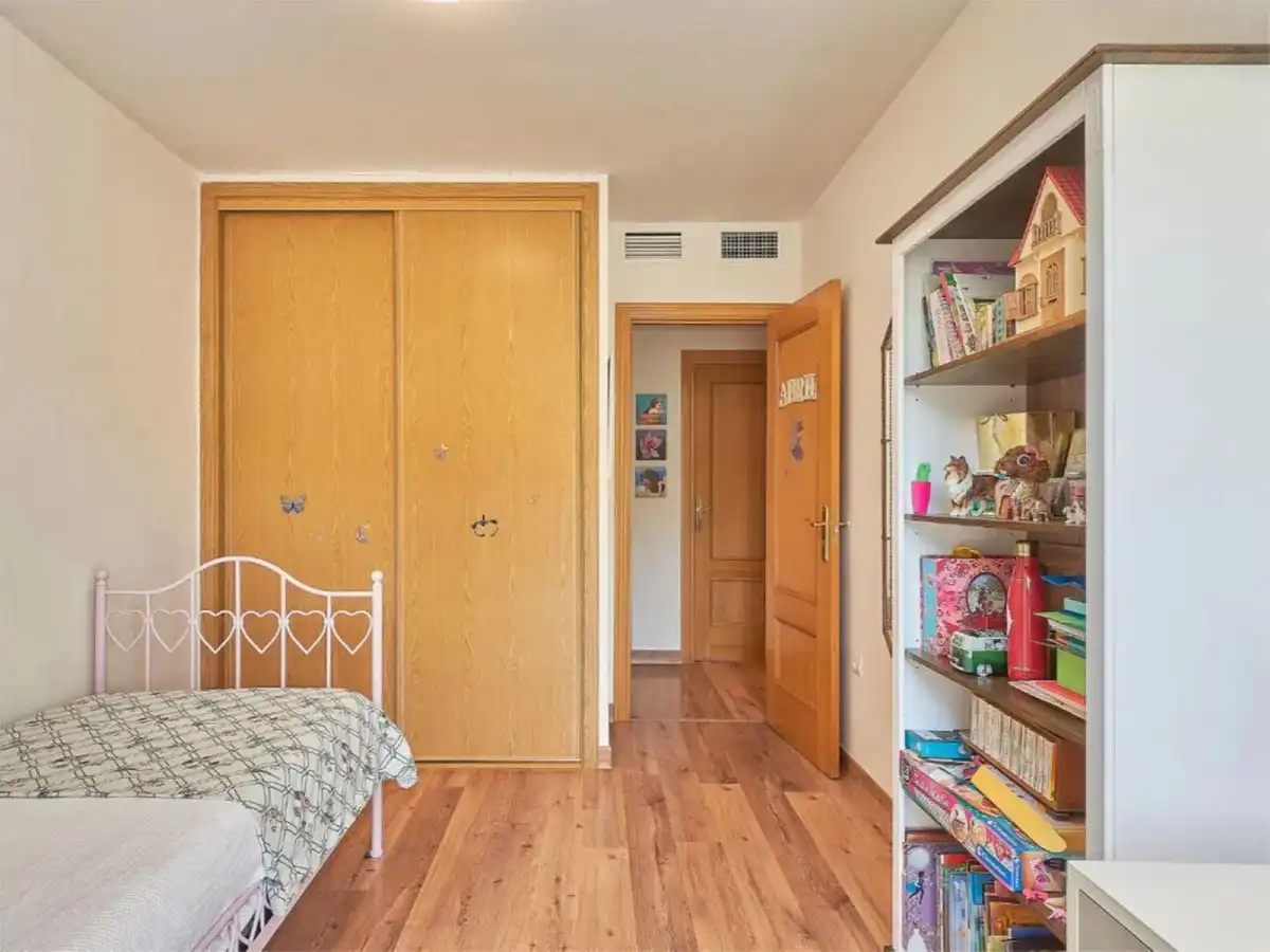 Schlafzimmer von Einfamilien-Reihenhaus zum Verkauf in Benalmádena mit Klimaanlage, Heizung und Privatgarten