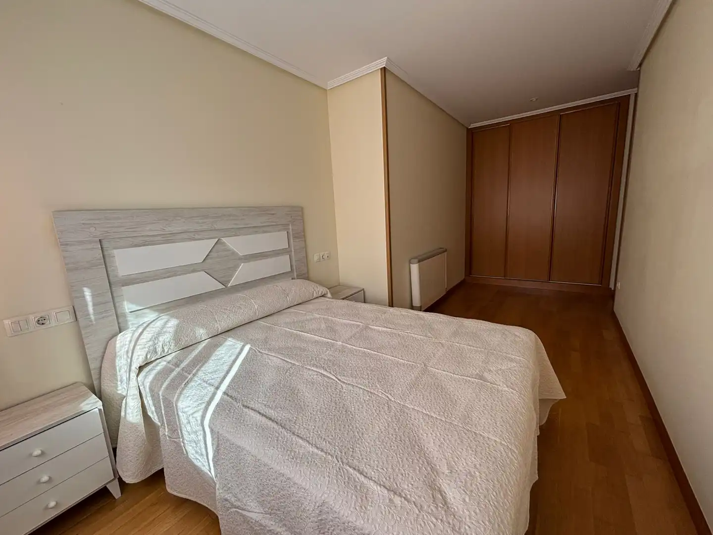 Bedroom of Flat for rent in Ferrol  with Heating, Parquet flooring and Furnished