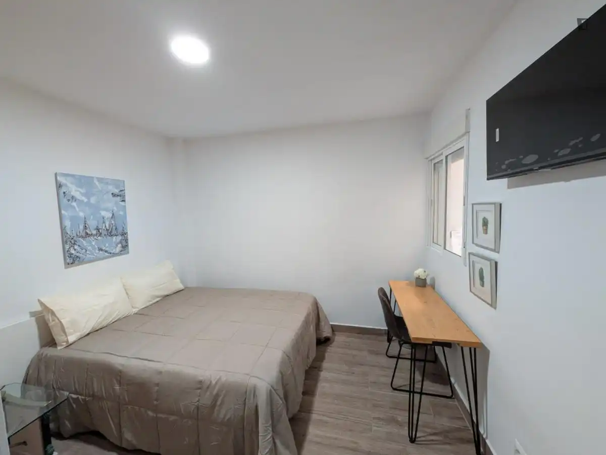 Dormitori de Casa o xalet per a compartir en Málaga amb Aire condicionat, Moblat i Rentadora