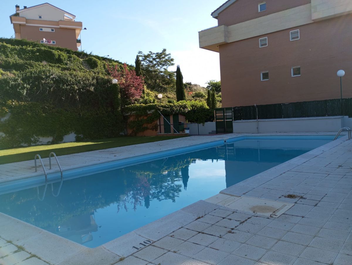 Piscina de Àtic en venda en Arroyo de la Encomienda amb Calefacció, Terrassa i Traster