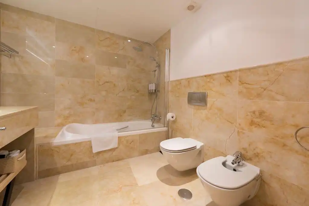 Bathroom of Duplexes for rent in Marbella  with Air Conditioner, Heating and Terrace