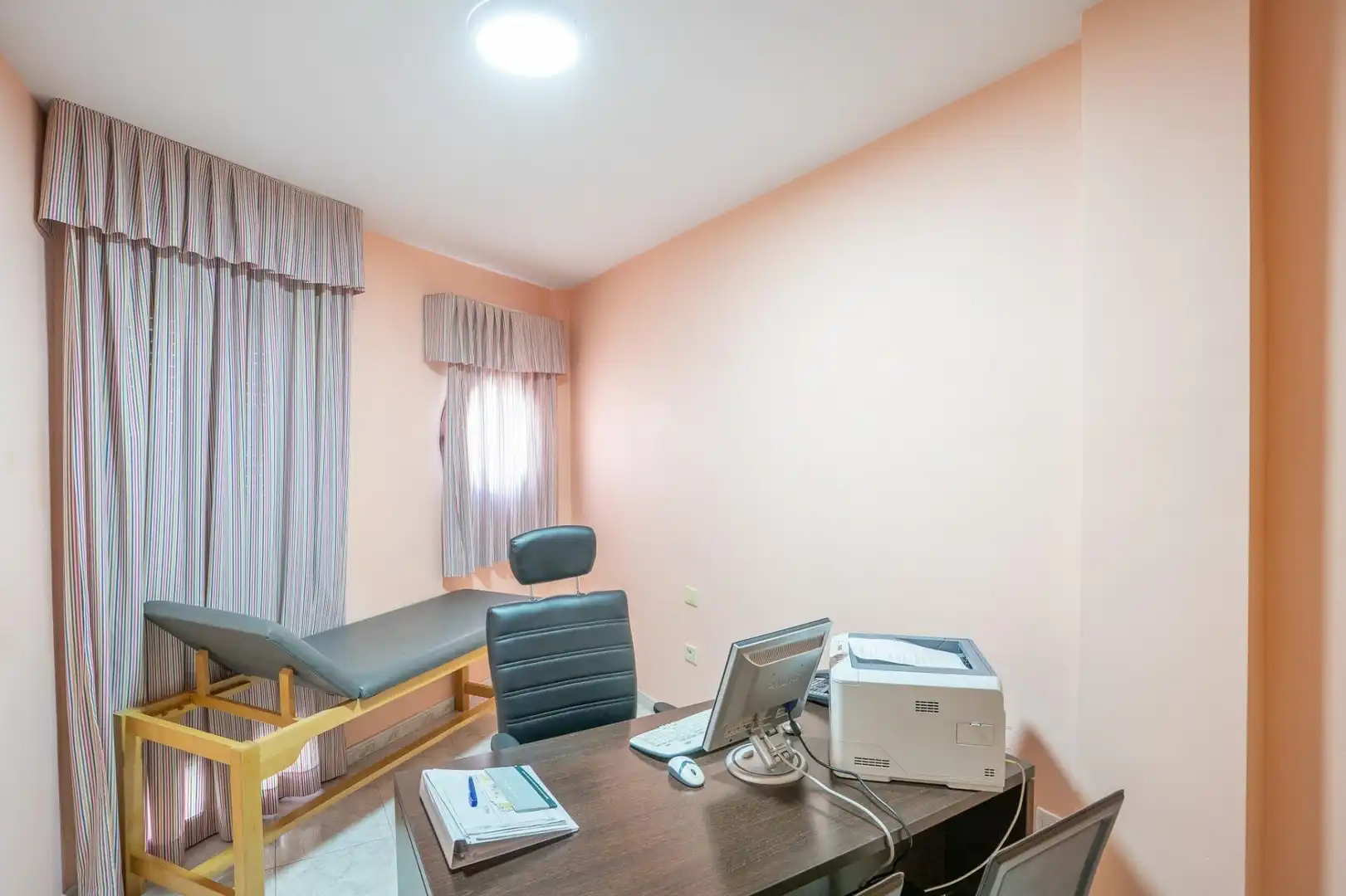 Habitación de Edificio en venta en San Cristóbal de la Laguna con Alarma