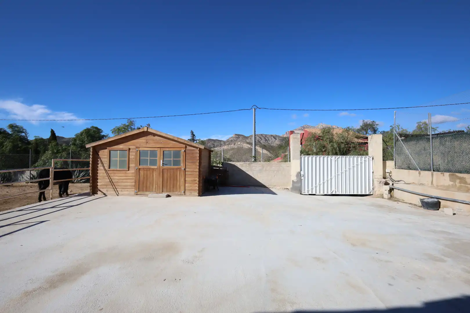 Vista exterior de Casa o xalet en venda en Jijona / Xixona amb Aire condicionat, Calefacció i Jardí privat