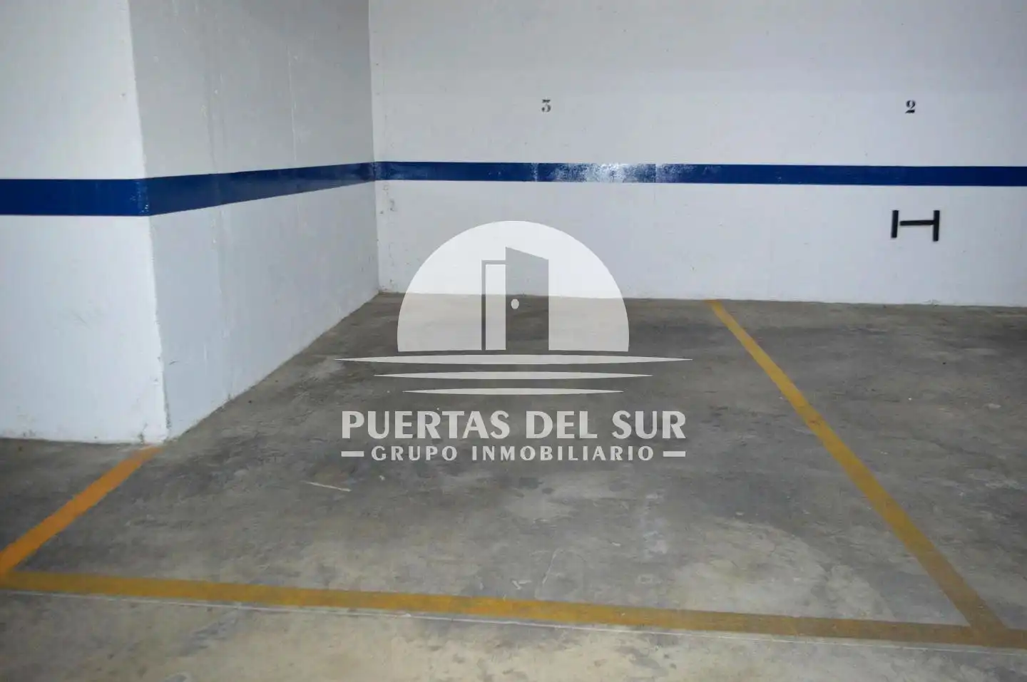 Parking of Ground floor for sale in Rota  with Air Conditioner