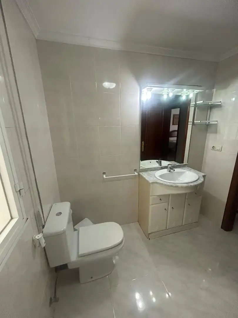 Bathroom of Flat for rent in A Pobra do Caramiñal  with Furnished