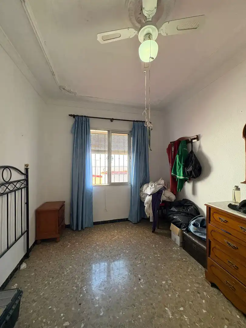 Habitación de Casa adosada en venta en Carmona con Aire acondicionado, Terraza y Amueblado