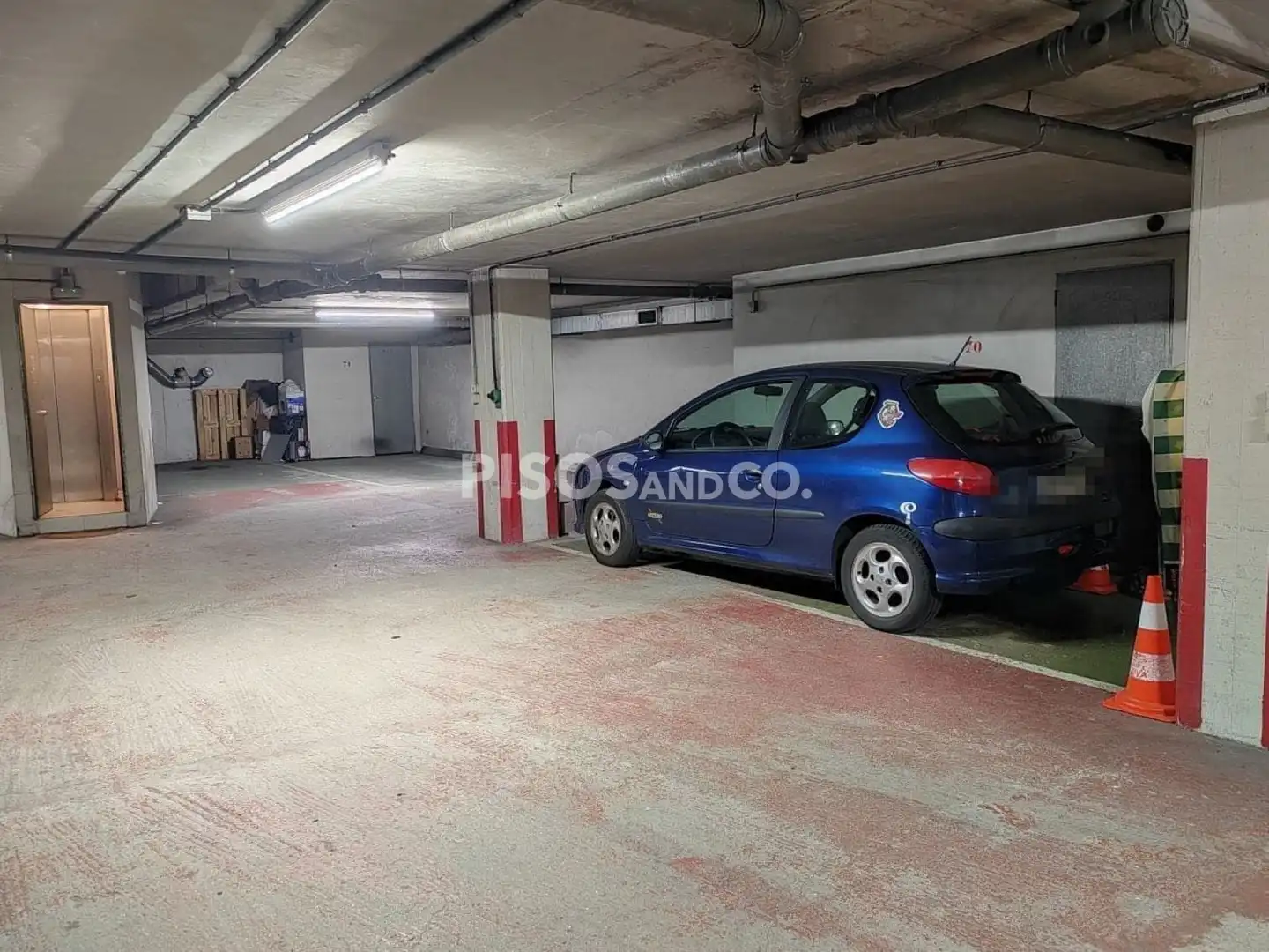 Parking de Piso en venta en A Coruña Capital  con Calefacción y Trastero