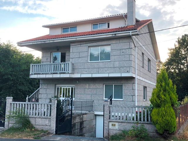 Exterior view of House or chalet for sale in O Irixo  with Heating, Private garden and Parquet flooring