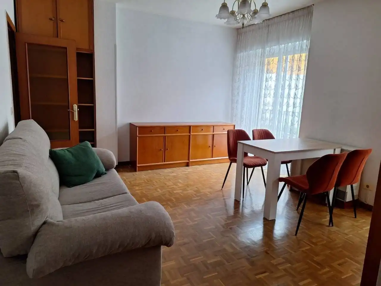 Wohnzimmer von Wohnungen zur Miete in Burgos mit Heizung, Parkett und Terrasse