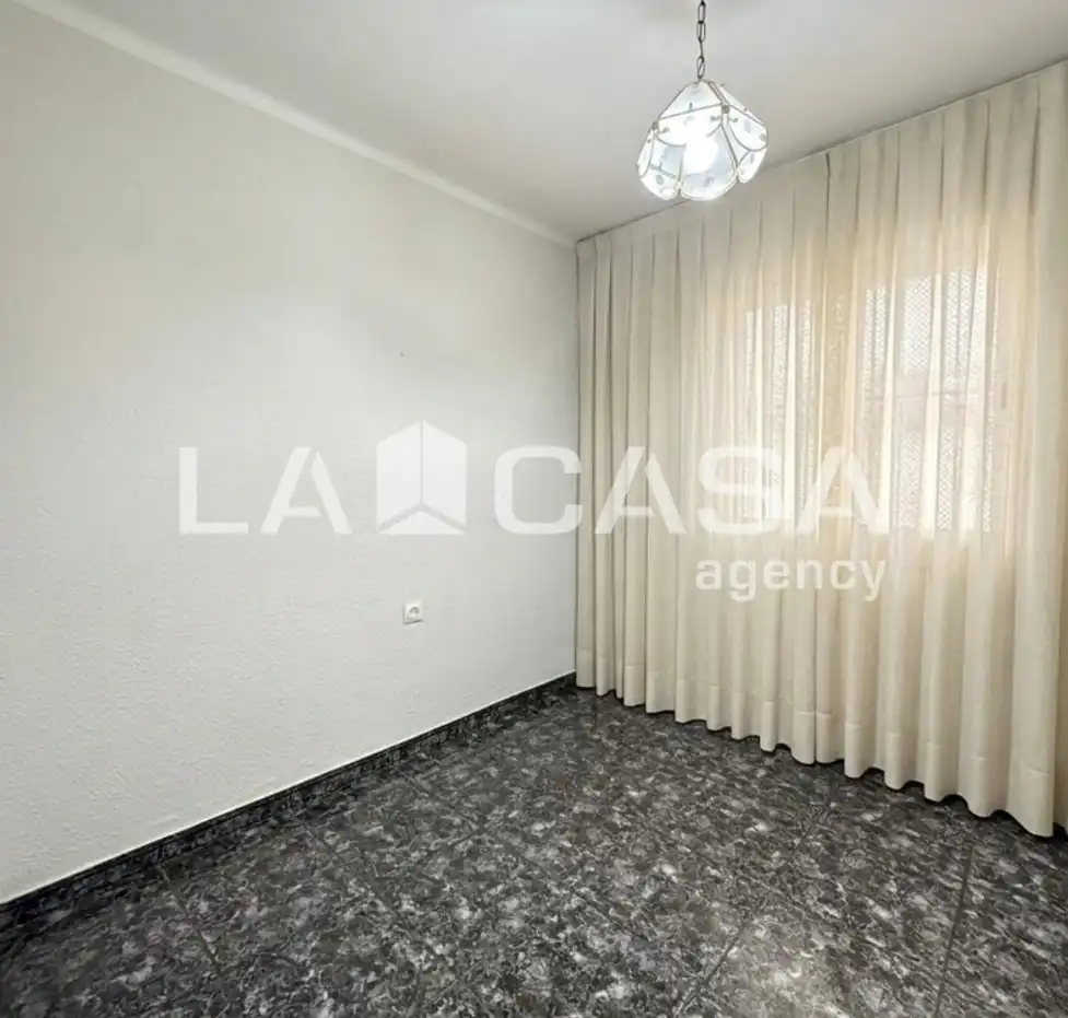Piso en venta en Badalona con Balcón