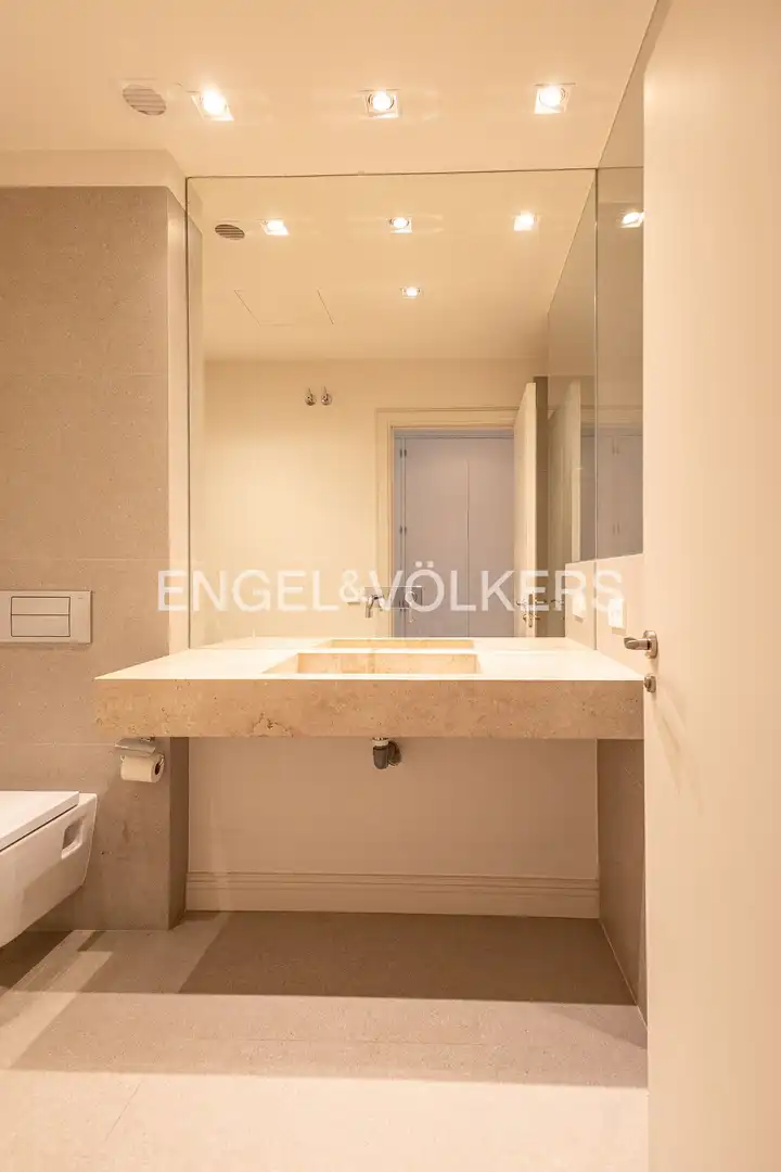 Bany de Apartament de lloguer en Madrid amb Aire condicionat, Calefacció i Jardí privat