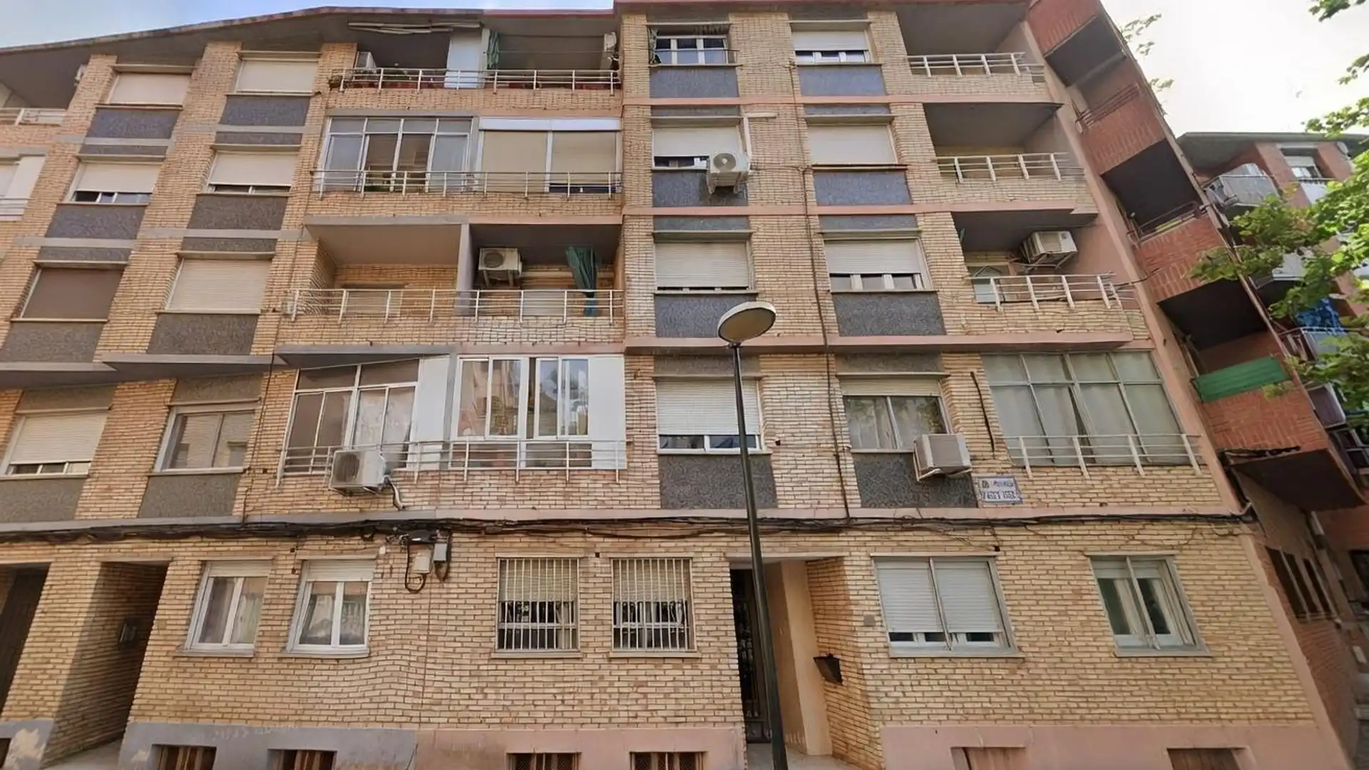Vista exterior de Piso en venta en  Zaragoza Capital con Balcón