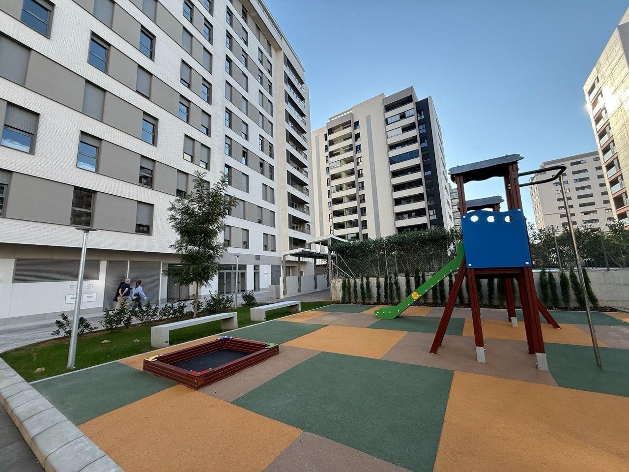 Exterior view of Apartment for sale in  Valencia Capital  with Air Conditioner, Terrace and Community pool