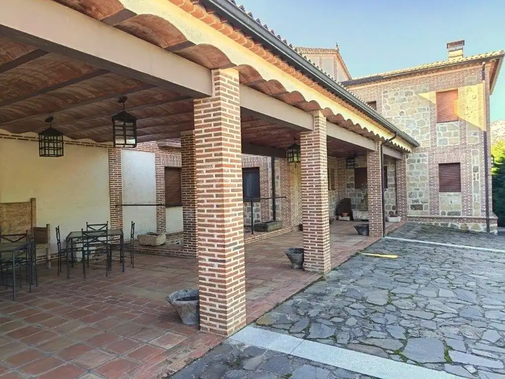 Terrace of Buildings for sale in Navalonguilla