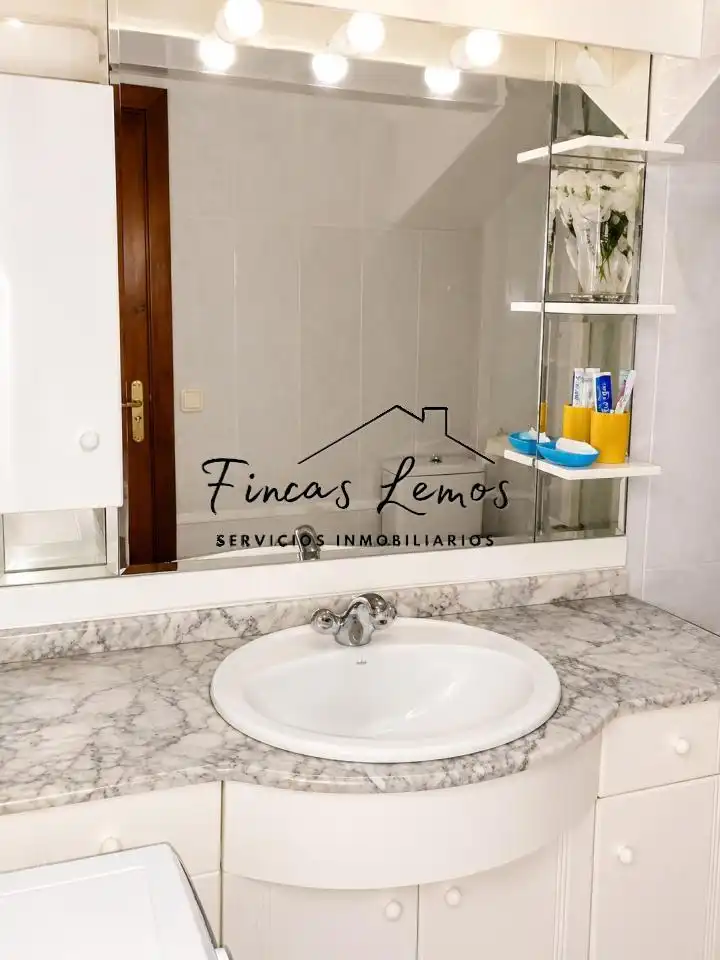 Bathroom of Flat for sale in Vimianzo  with Heating, Parquet flooring and Furnished