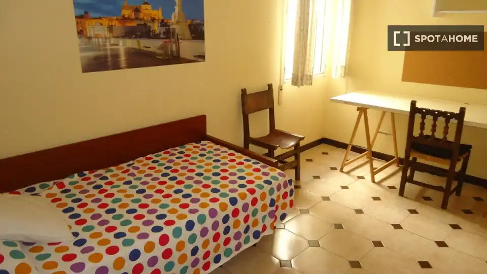 Bedroom of Flat for share in Centro