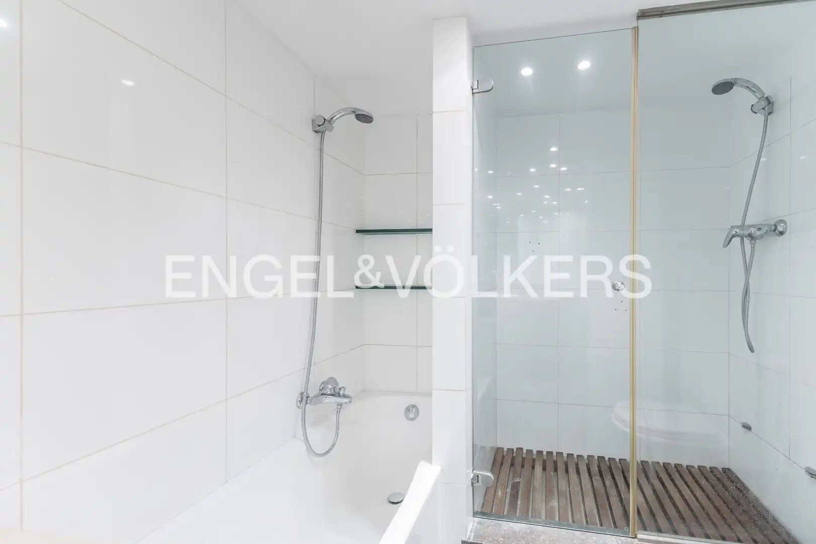 Bathroom of Flat for rent in Barcelona  with Air Conditioner, Heating and Parquet flooring