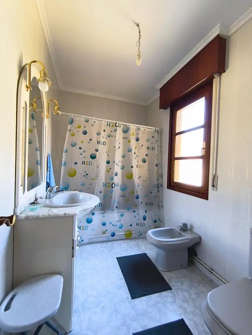 Baño de Casa adosada en venta en Castañeda con Calefacción, Jardín privado y Terraza