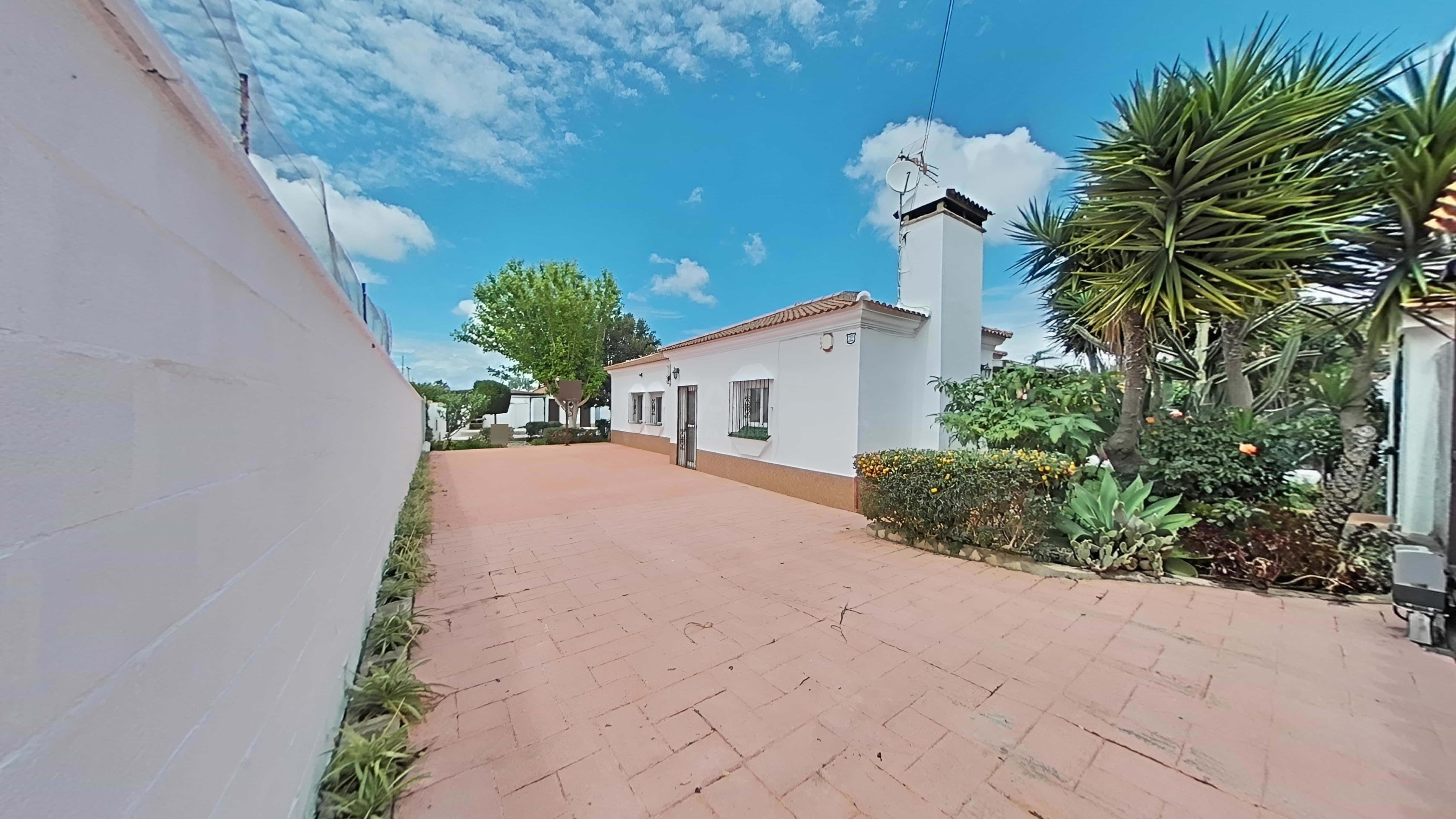 Exterior view of House or chalet for sale in Chiclana de la Frontera  with Air Conditioner, Terrace and Swimming Pool
