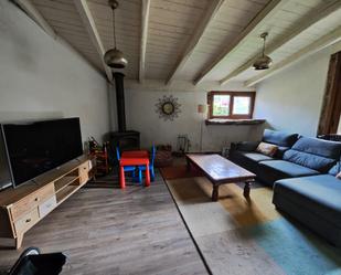 Sala d'estar de Casa o xalet en venda en Santiago de Compostela  amb Calefacció, Parquet i Moblat