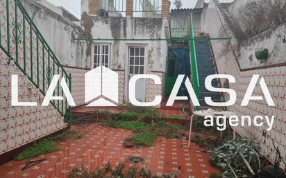 Vista exterior de Casa o xalet en venda en Dos Hermanas amb Terrassa i Balcó