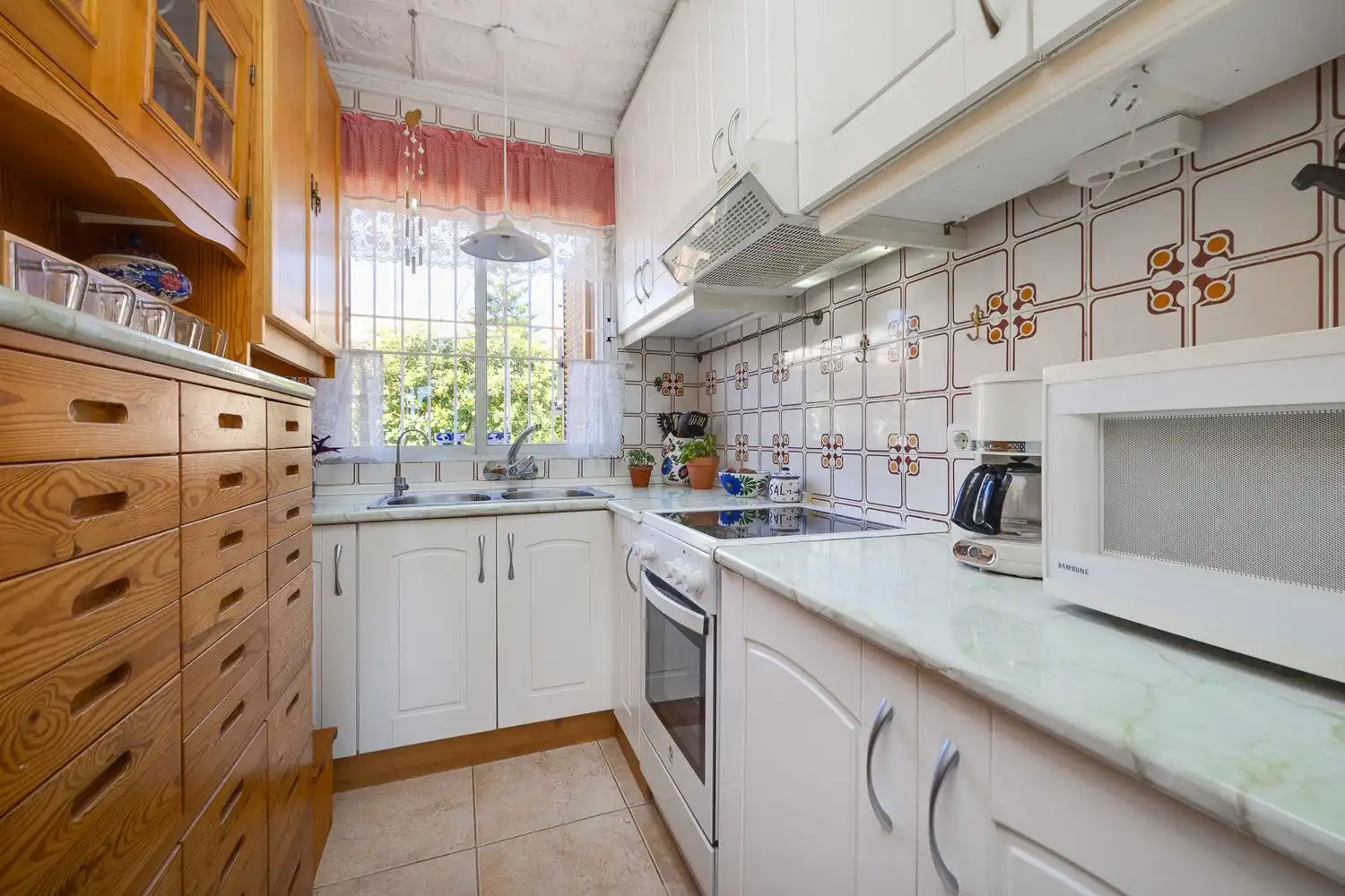Cocina de Casa adosada en venta en Torrevieja con Aire acondicionado, Calefacción y Jardín privado
