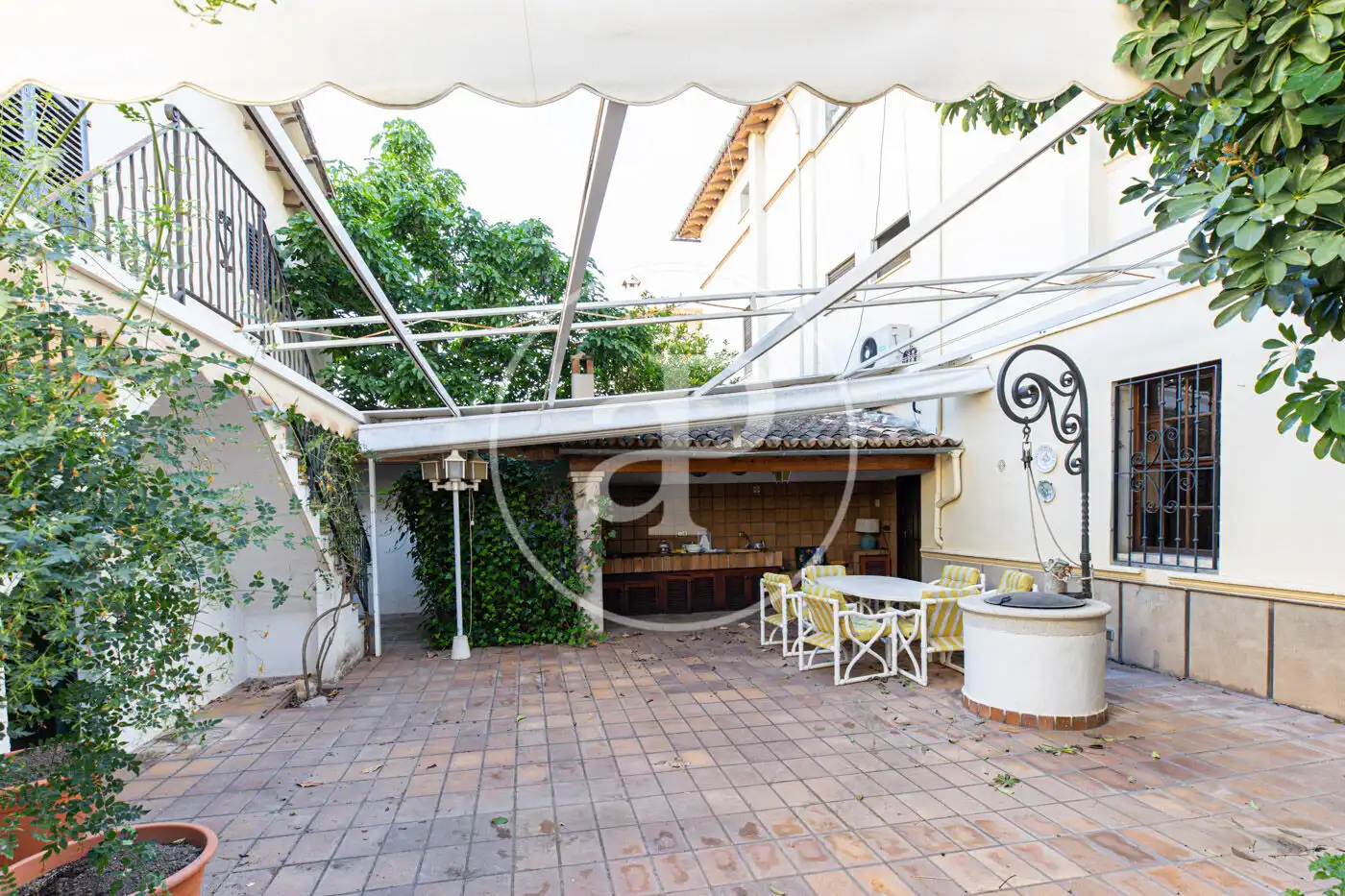 Houses for sale in Carrer de Victorio Luzuriaga, Sant Agustí