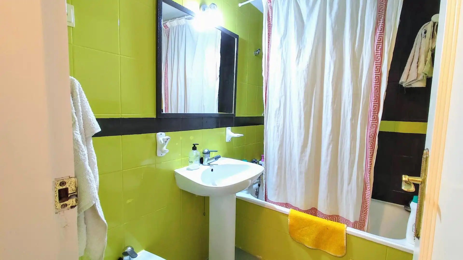 Baño de Piso en venta en Torremolinos con Aire acondicionado, Jardín privado y Terraza