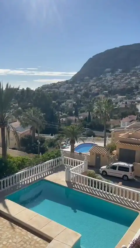 Vista exterior de Casa o xalet en venda en Calpe / Calp amb Aire condicionat, Jardí privat i Terrassa