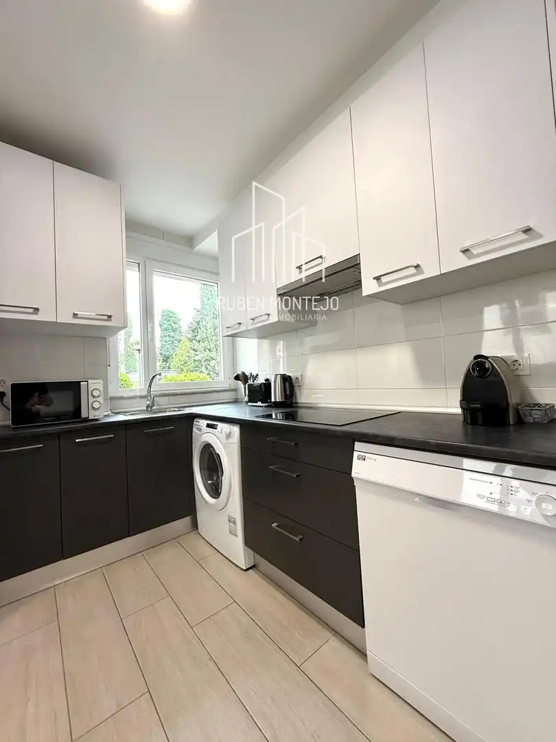 Cuina de Apartament de lloguer en Salamanca amb Aire condicionat, Calefacció i Moblat