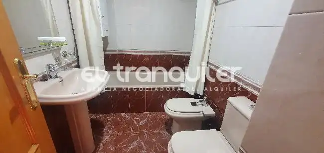 Bathroom of Flat for rent in Madrid  with Air Conditioner, Parquet flooring and Furnished
