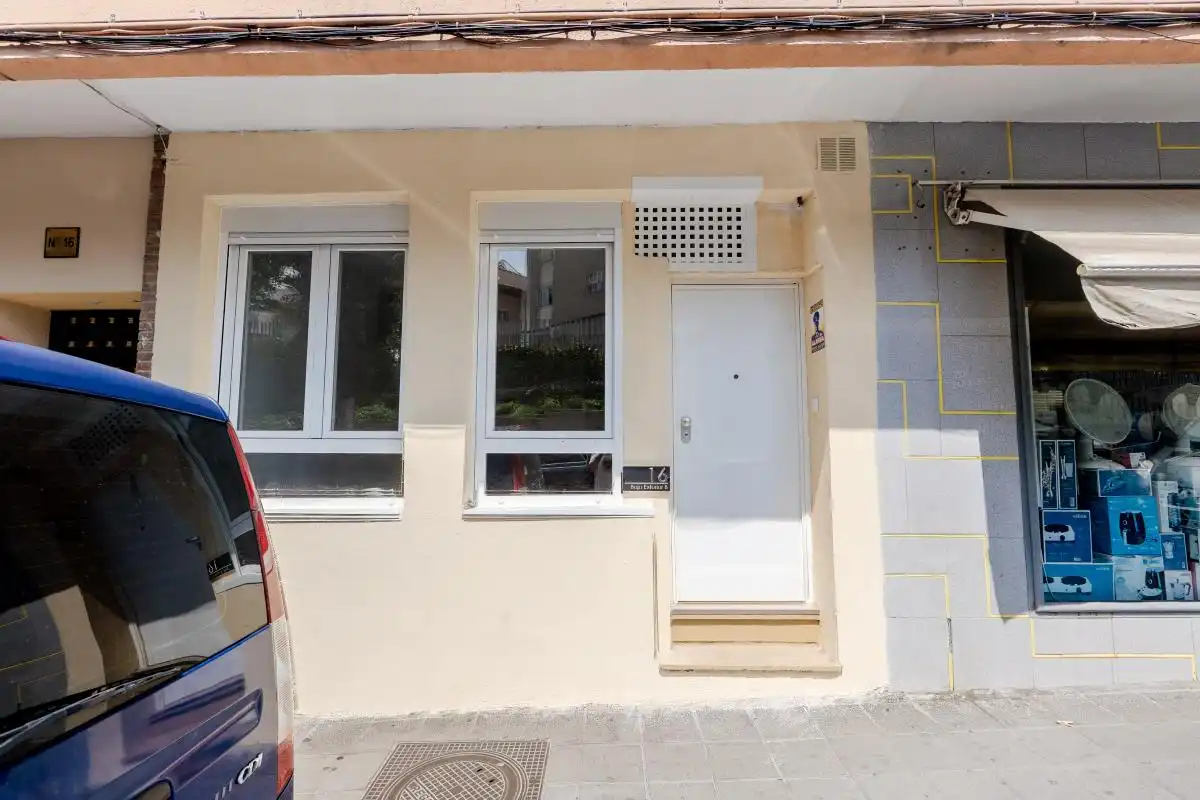 Außenansicht von Erdgeschoss zum Verkauf in Pozuelo de Alarcón mit Klimaanlage und Heizung