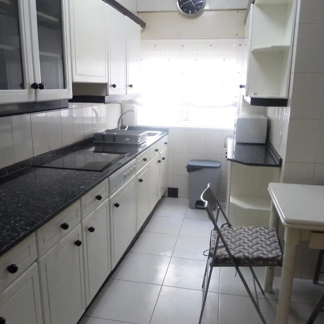 Küche von Wohnung zur Miete in A Coruña Capital  mit Parkett, Möbliert und Ofen