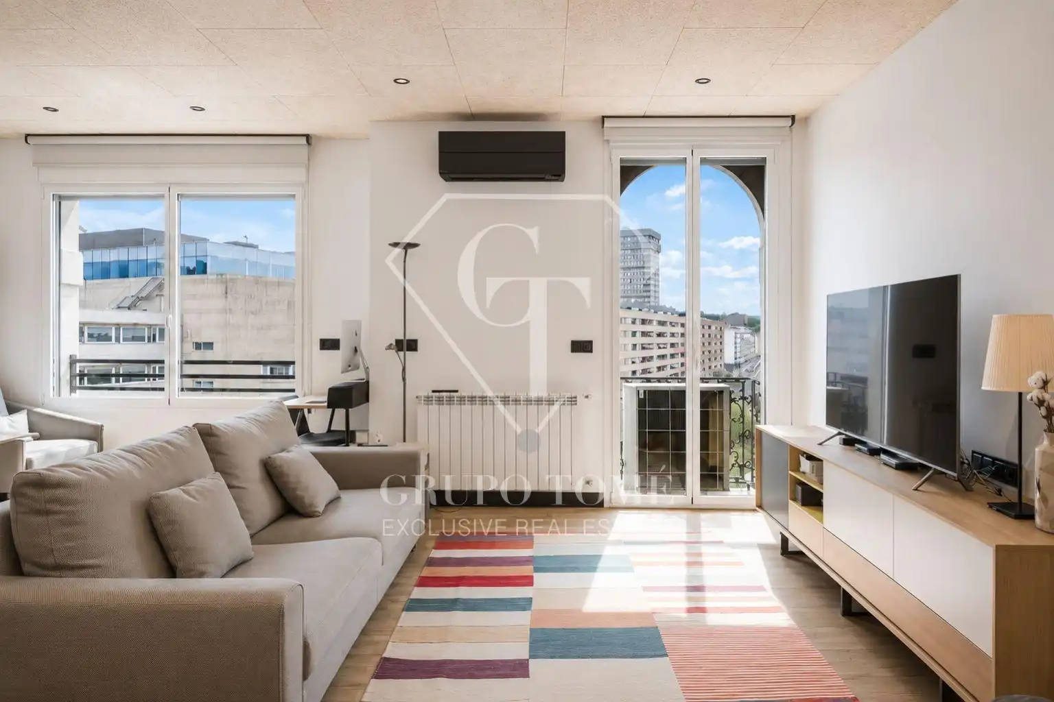 Sala d'estar de Pis en venda en Donostia - San Sebastián  amb Aire condicionat, Calefacció i Traster