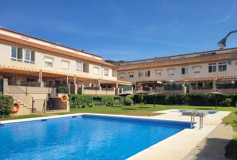 Casa adosada en venda a Calle Mar del Norte, 77, Jardines de Alhaurín - Huerta Alta - Fuensanguínea