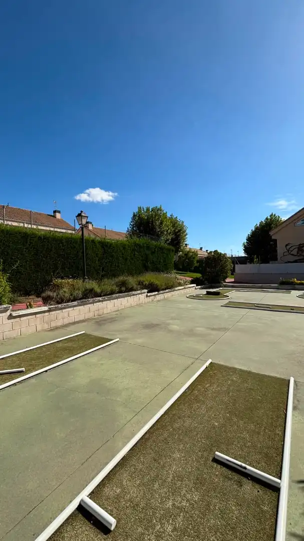 Parking de Casa adosada en venta en Seseña con Calefacción, Jardín privado y Terraza
