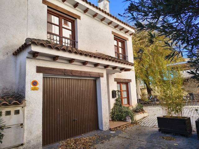 Casa adosada en Venta en Olmeda de las Fuentes