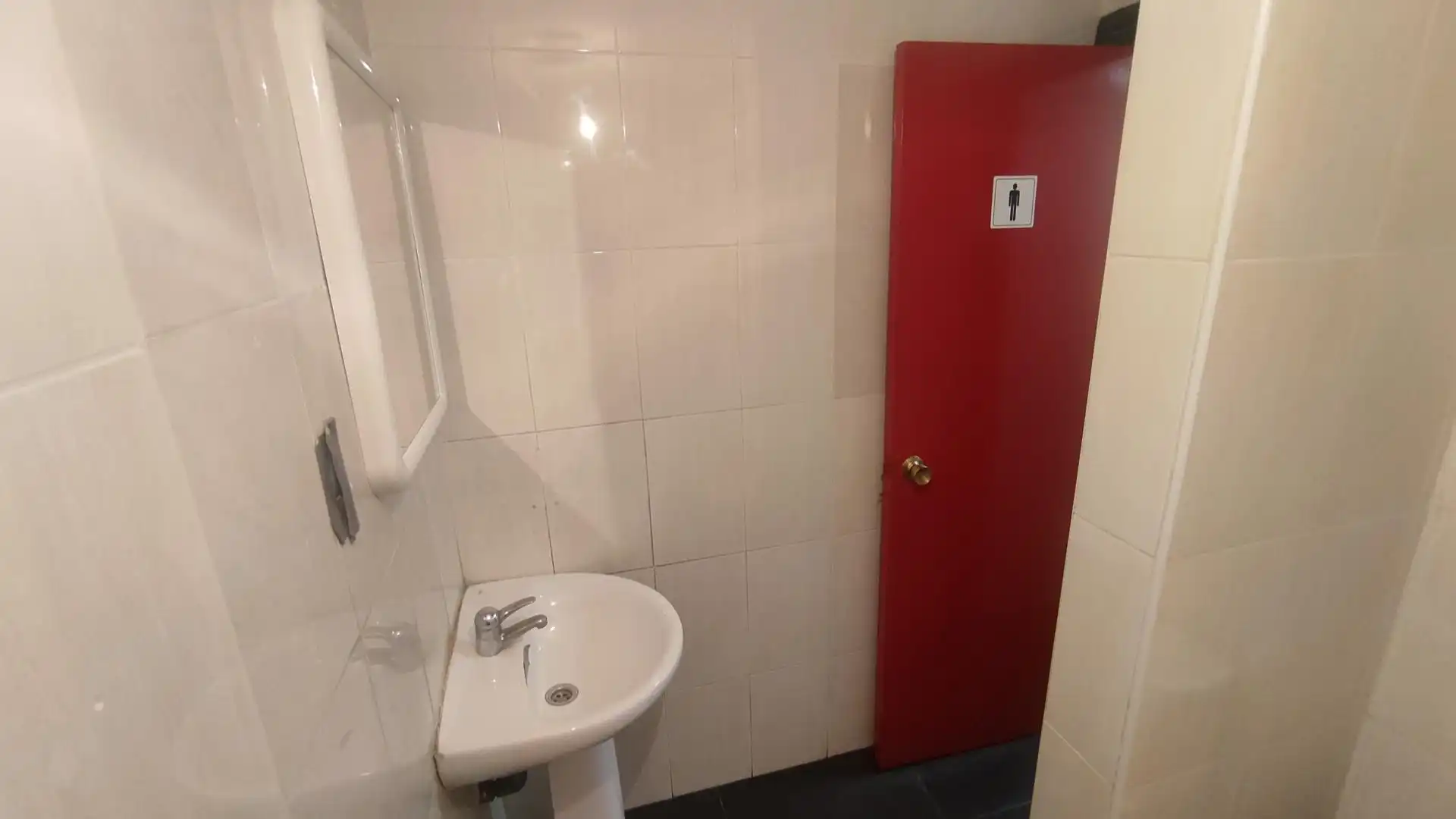 Bathroom of Office for rent in Tarragona