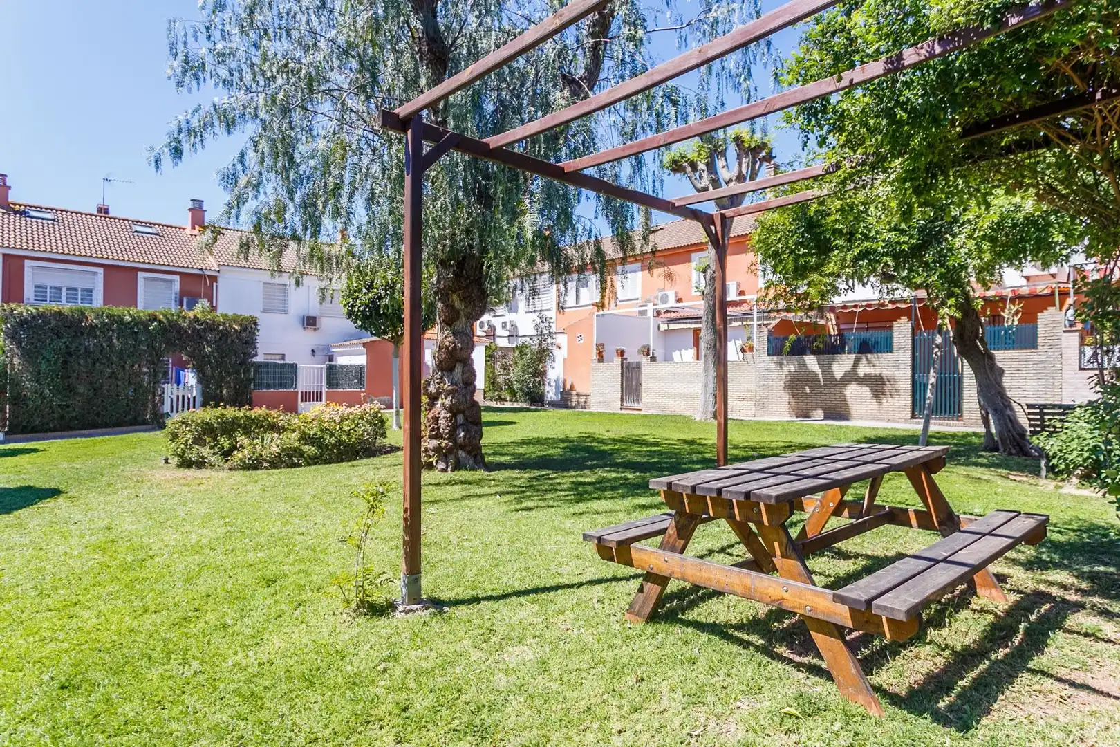 Jardí de Casa adosada en venda en Dos Hermanas amb Aire condicionat, Jardí privat i Piscina comunitària