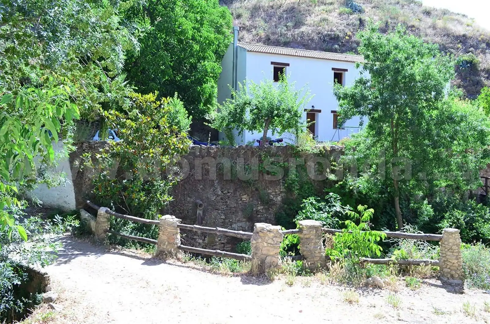 Casa rústica con terraza en venta en Arriate