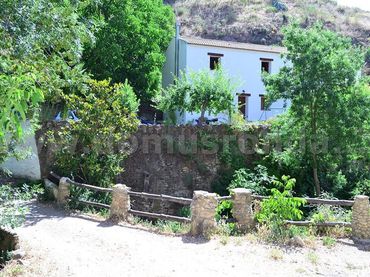 Casa rústica amb balcó en venda a Arriate