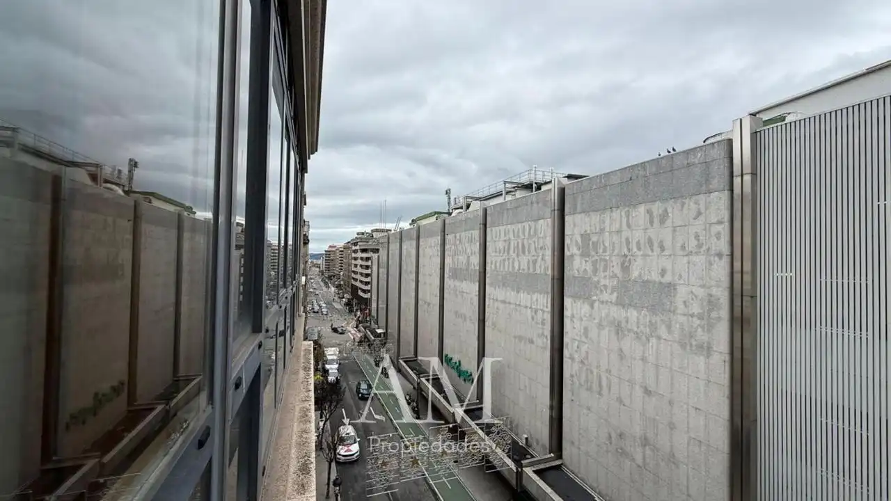 Vista exterior de Pis en venda en Vigo  amb Calefacció, Traster i Moblat