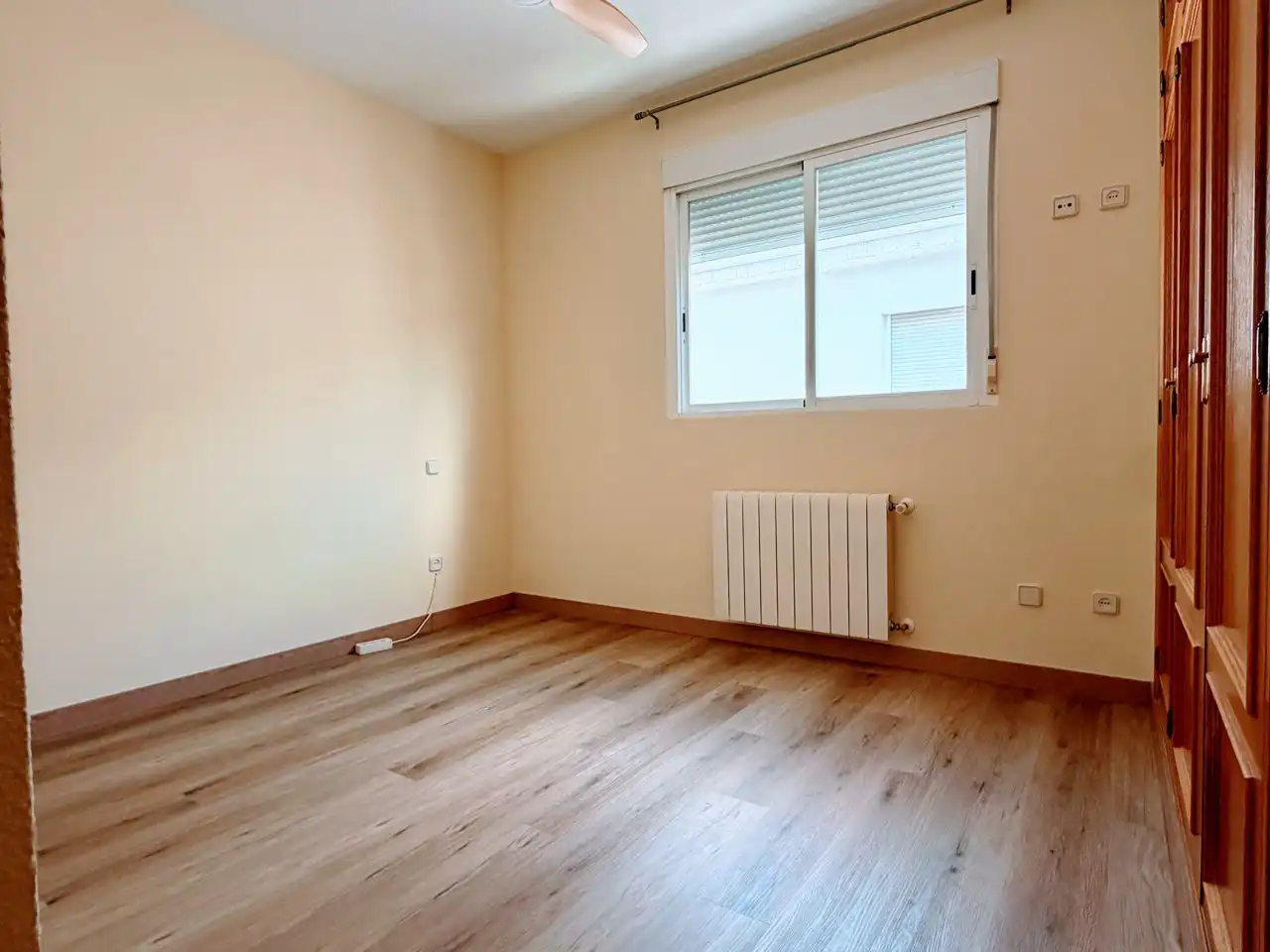 Habitación de Ático de alquiler en Paracuellos de Jarama con Terraza, Horno y Lavadora