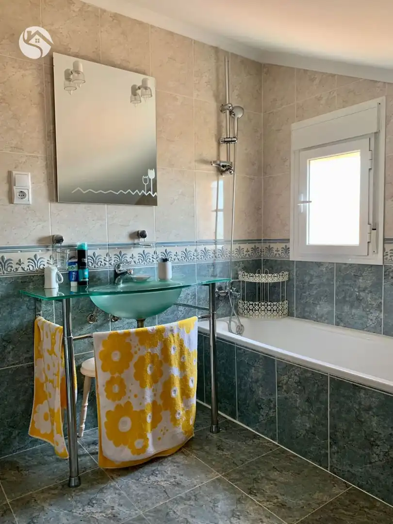 Bany de Casa o xalet en venda en Arcas del Villar amb Calefacció, Terrassa i Traster
